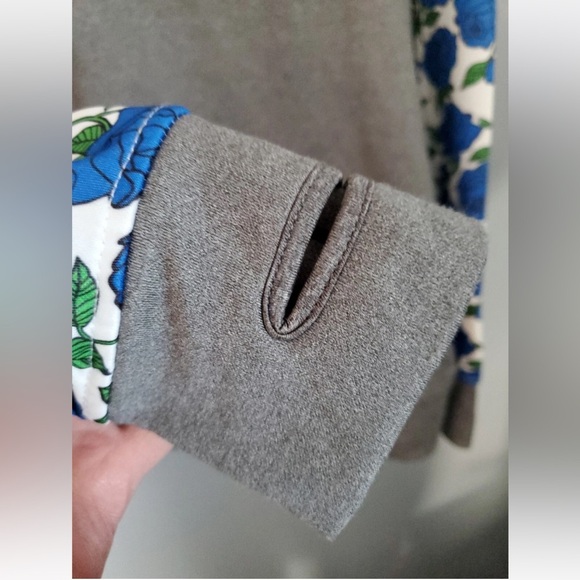 EMPYRE PULLOVER HOODIE Gray Block BLUE ROSES Skater Emo EXCELLENT CONDITION Med - Picture 4 of 5